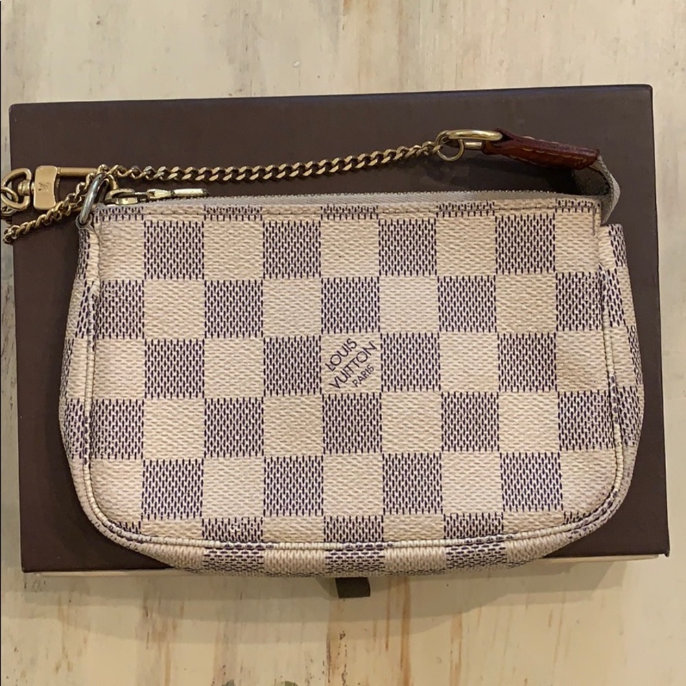 Louis Vuitton mini pouchette